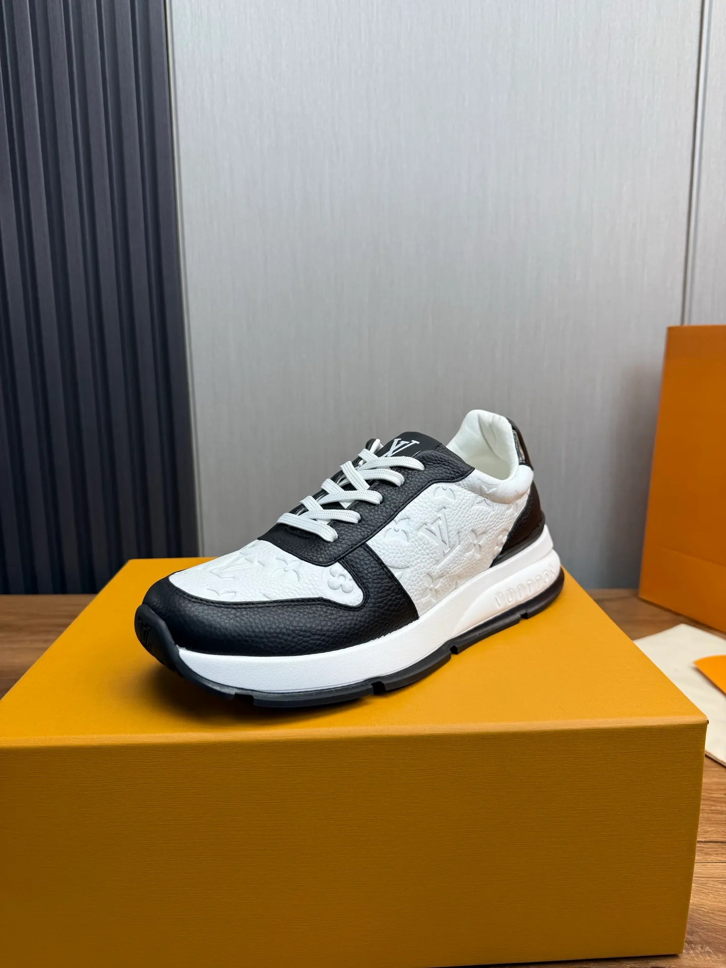 Men's men's shoes 💰840💰 LOUIS VUITTON [Luden Yiwei] The new trendy Lv is on the market 🎁, casual and fashionable men's shoes 👟Original 1:1 shipment✅ The upper is made of imported brand leather + cowhide lining, the original wear-resistant rubber outsole, the version is simple and elegant, exclusive for trendy men. 38-44 (customized at 38.45)